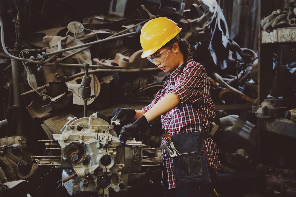 Decline in U.S. factory orders impacts industrial sector